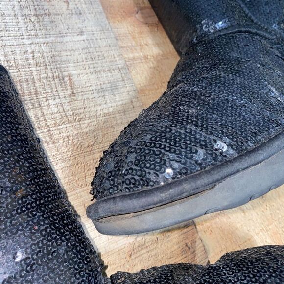 Ugg short black sequin boots with flaw - Picture 9 of 13